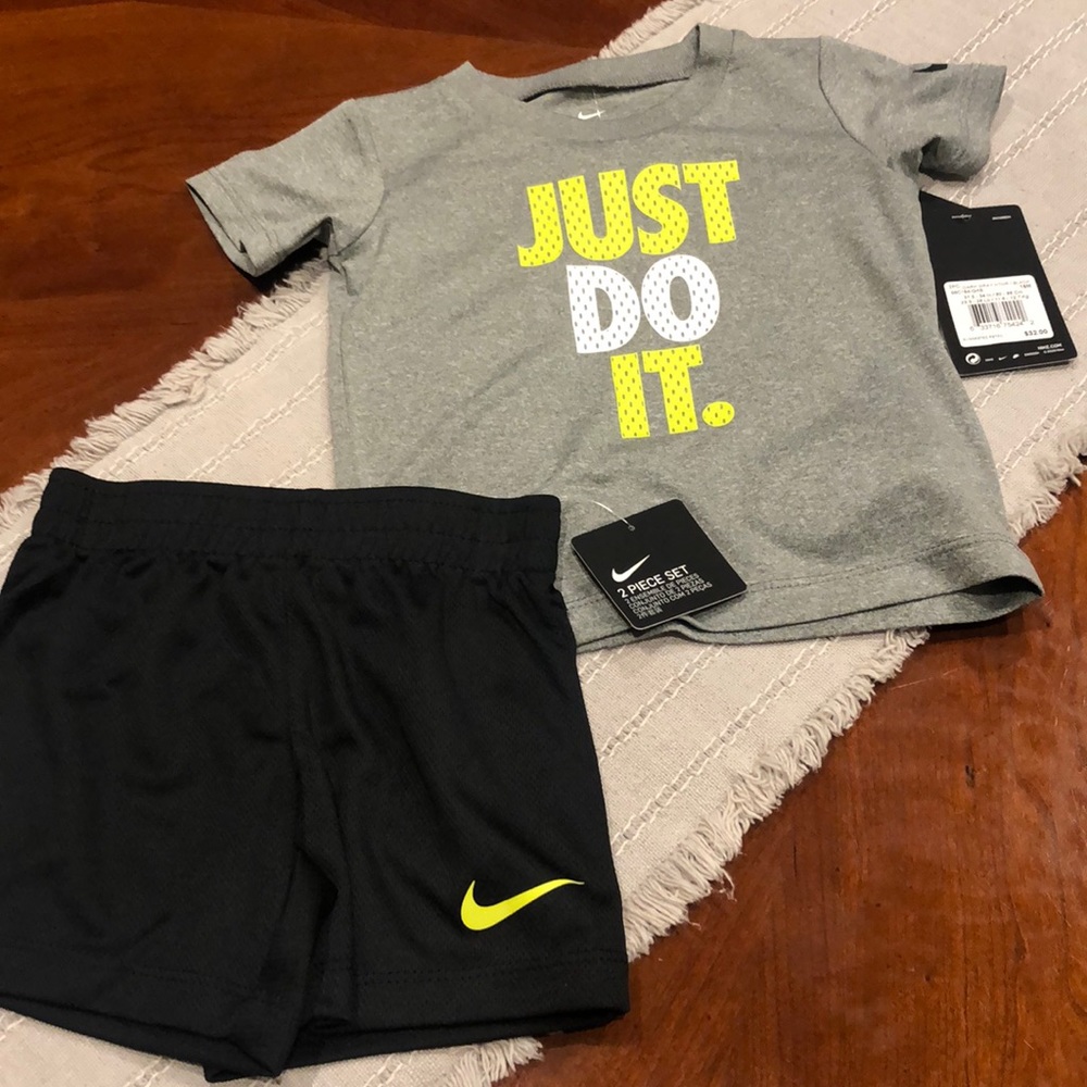 Boys' Nike 2 piece shorts set, size 18 months